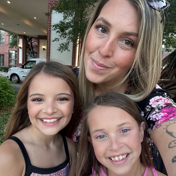 Meet your posher Jessica - Picture 8 of 16